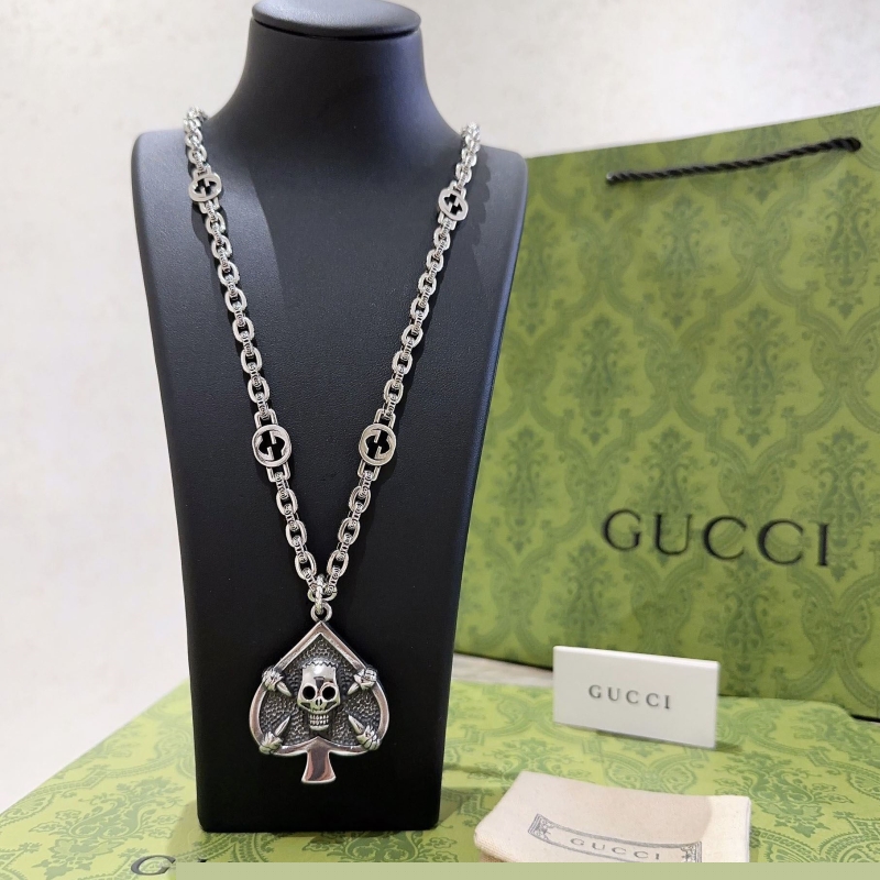 G*u*i necklaces